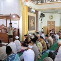 Pj. Gubernur Samsudin Salat Jumat Bersama Masyarakat di Masjid Al Islah