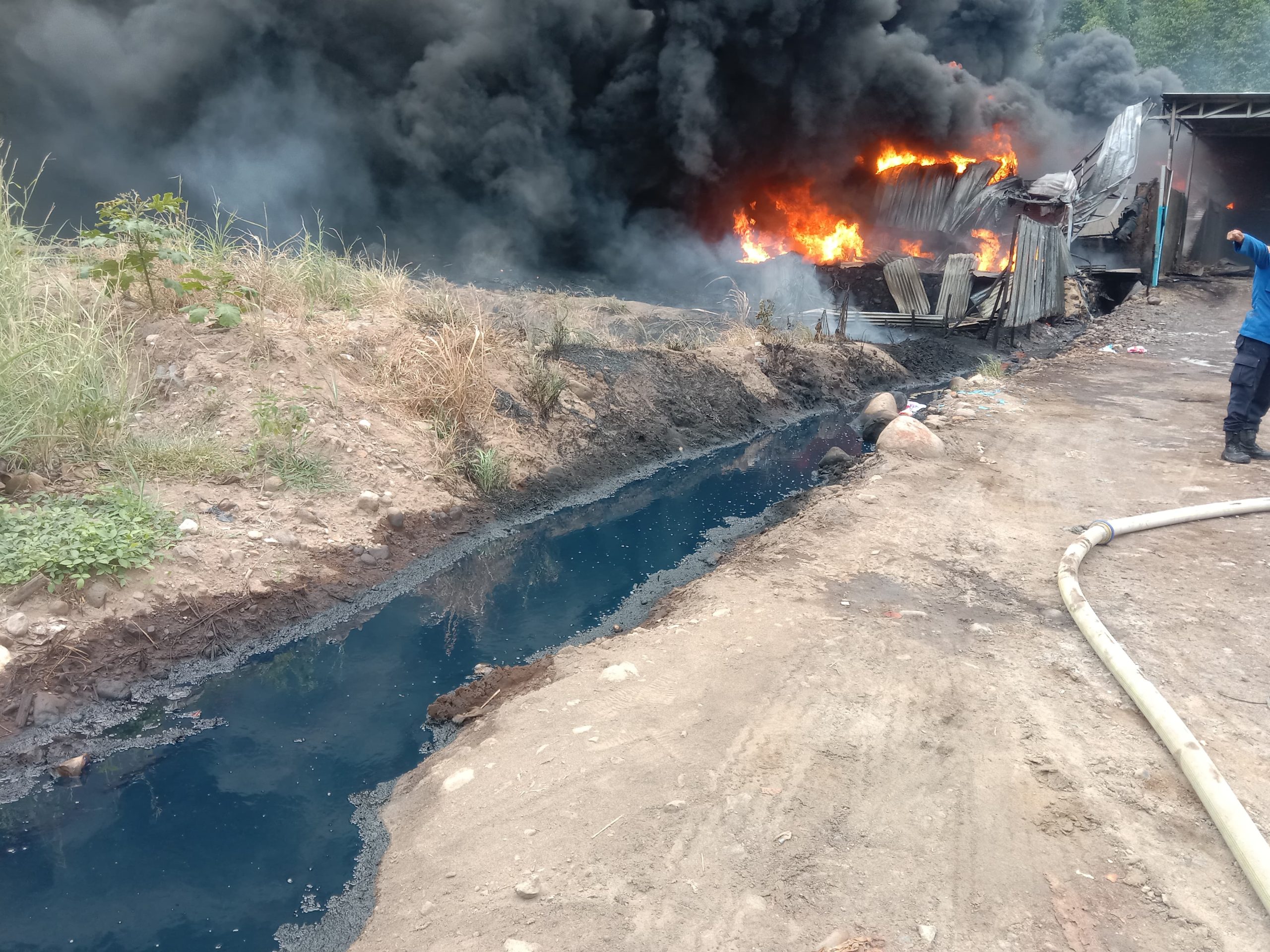 Gudang Solar Diduga Ilegal, Ludes Terbakar di Umbul Kunci Teluk Betung