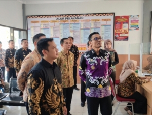 Sidak Disdukcapil Usai Bertemu Ombudsman, Wabup Tanggamus Pastikan Pelayanan Adminduk Anti-Ribet