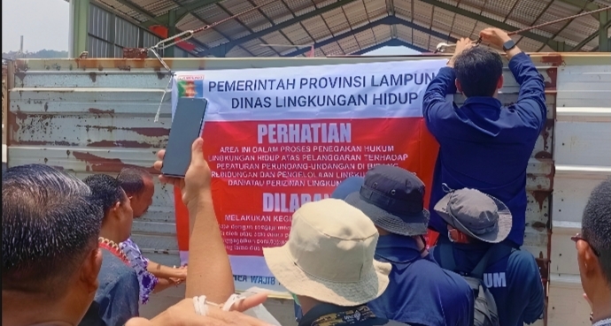 Tindak Tegas Pencemaran Lingkungan, Kadis Dlh Lamsel Yespy Cory Bersama Tim Provinsi Segel Pabrik Pt Indo Thai Coco